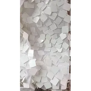 Скатерть белая, с крупными пайетками, 560*270см