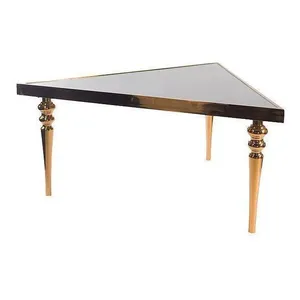 Стол «Triangle» треугольный (темное зеркало)