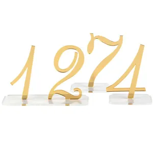 Номерок стола золотой на прозрачной подставке